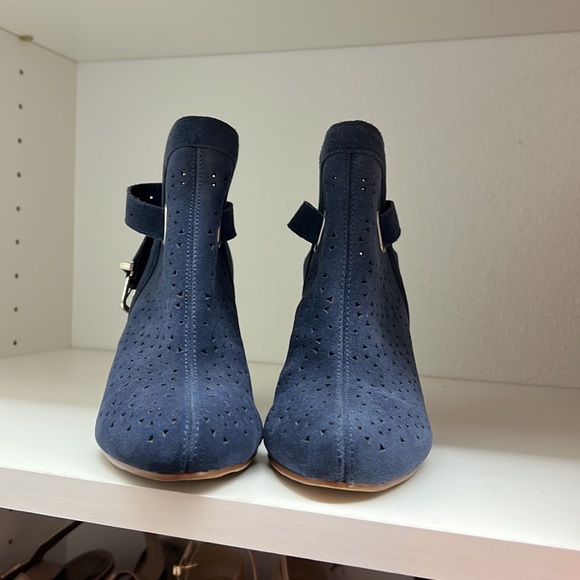 Crown and Ivy Booties - Picture 6 of 7